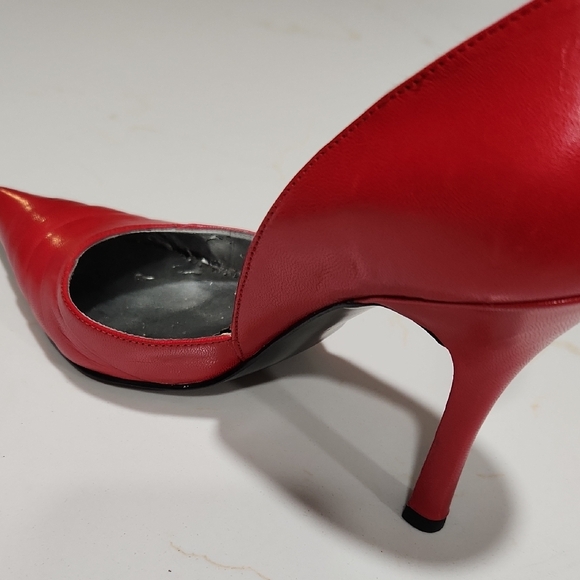 Vibrant Red Suede Heels with Stiletto Elegance - Picture 6 of 10